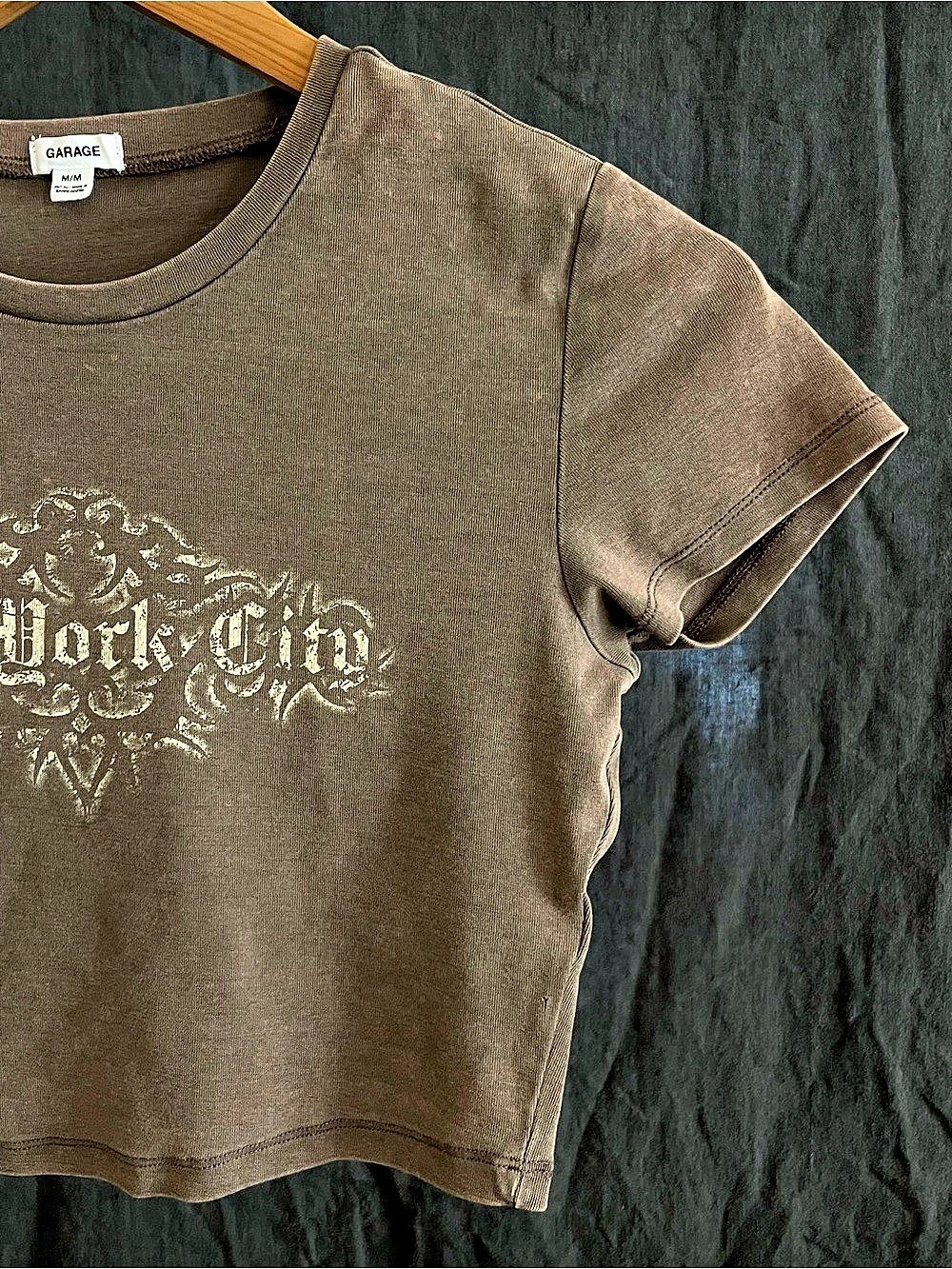 Garage NYC New York Graphic Baby Tee Brown Cropped T-Shirt M - Picture 4 of 9
